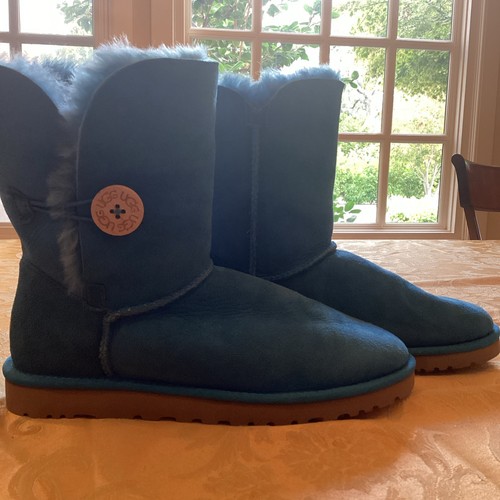 Ugg size bailey buttons - ,