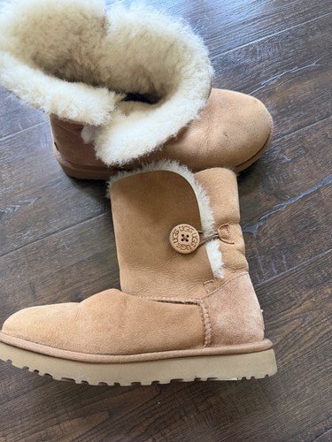Ugg bailey button tan boot - ugg,