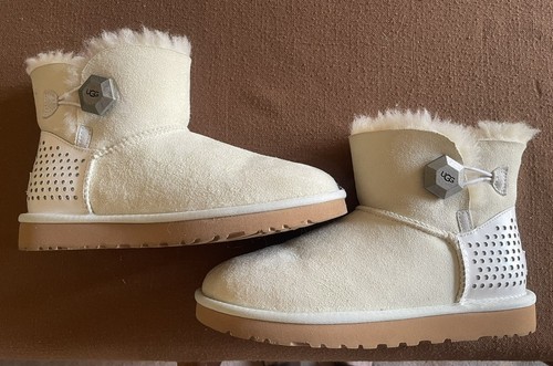 Brand new ugg size - 8, mini